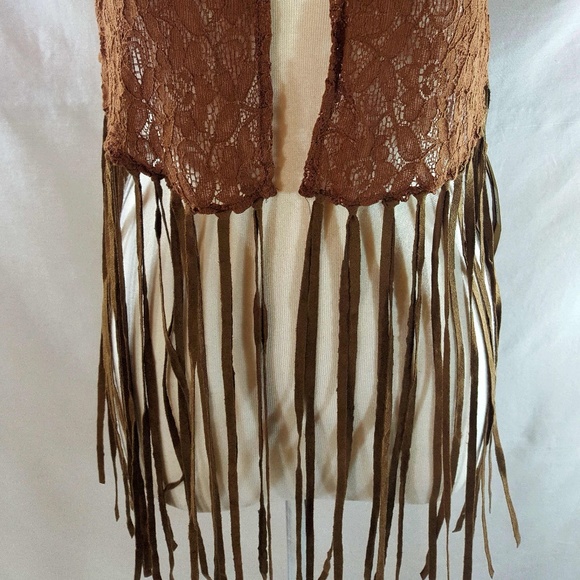 Justin&Taylor Brown Lace Fringed Vest - Picture 2 of 3