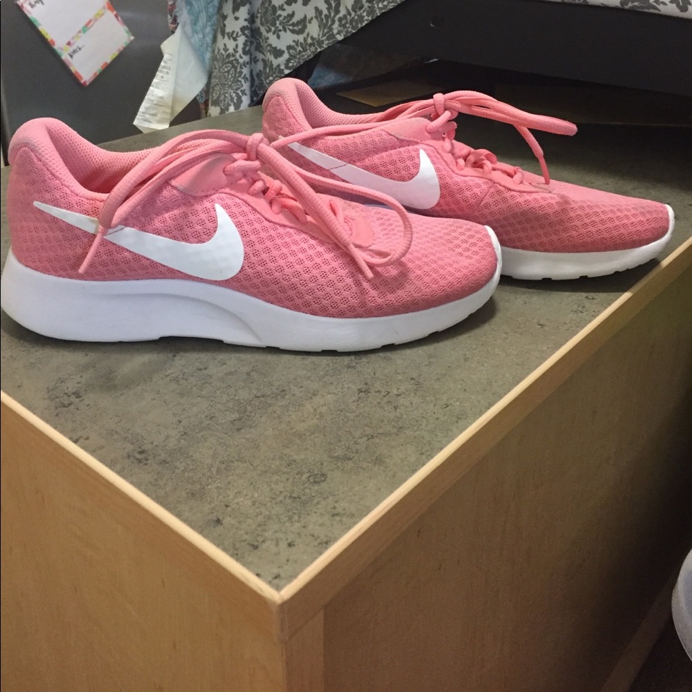 Pink Nike Tanjun Sneaker