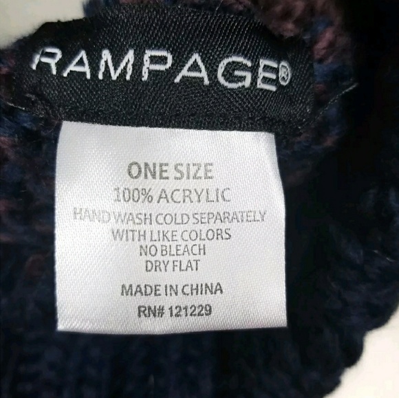 Cozy Rampage Beanie Pom Poms Chunky - Picture 3 of 3