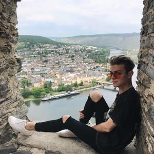 Meet your Posher, Daniel