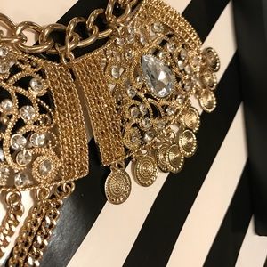 Gorgeous gold & pearl sparkle statement necklace Gorgeous gold & pearl sparkle statement necklace