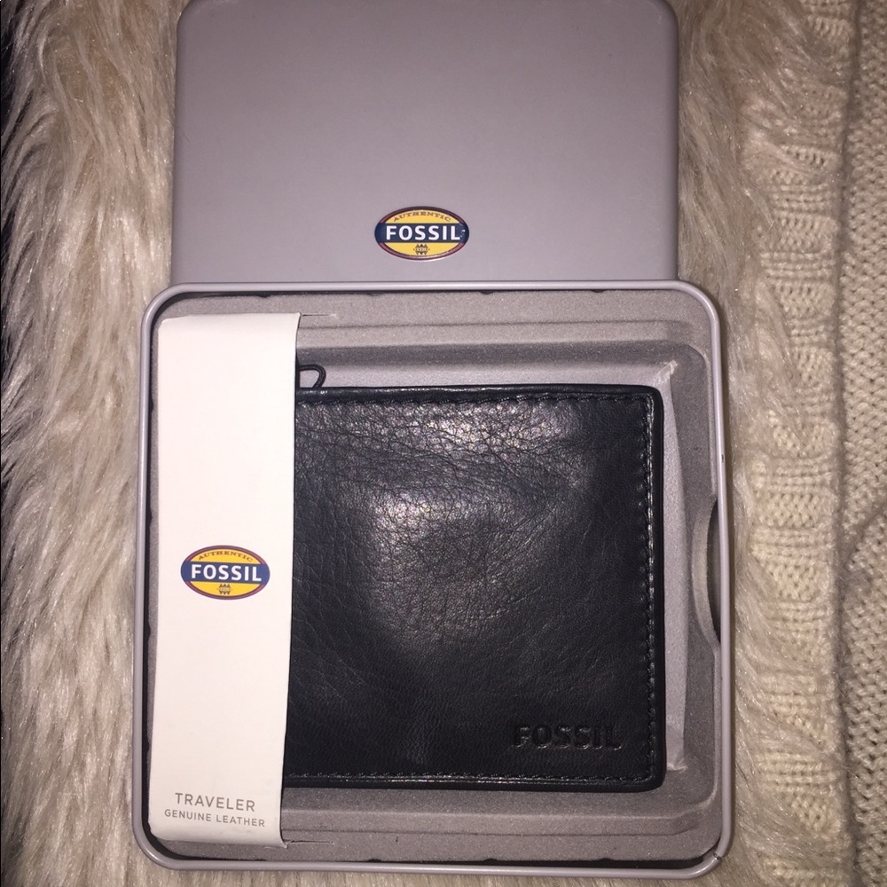 Men’s Fossil wallet🖤