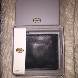 Men’s Fossil wallet🖤