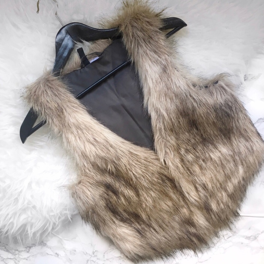 DIVIDED Faux Fur Vest