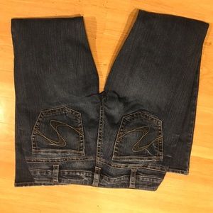 Silver jeans boot cut type bottom. Tuesday fit.