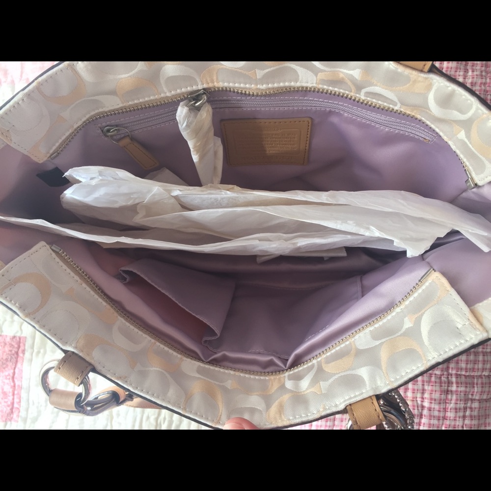 Brand NWT Authentic Coach Tote Bag - Picture 4 of 7