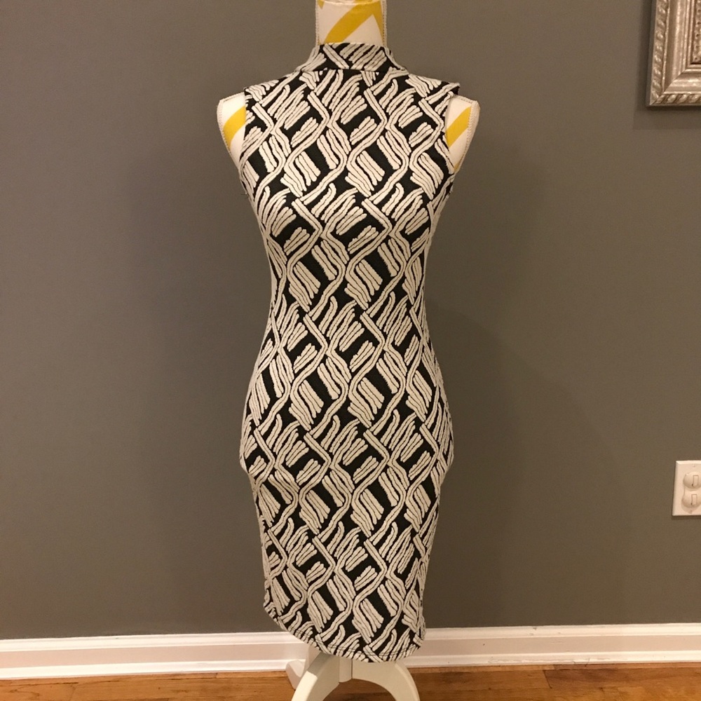 NEW Black & White Tight Sleeveless Dress Small