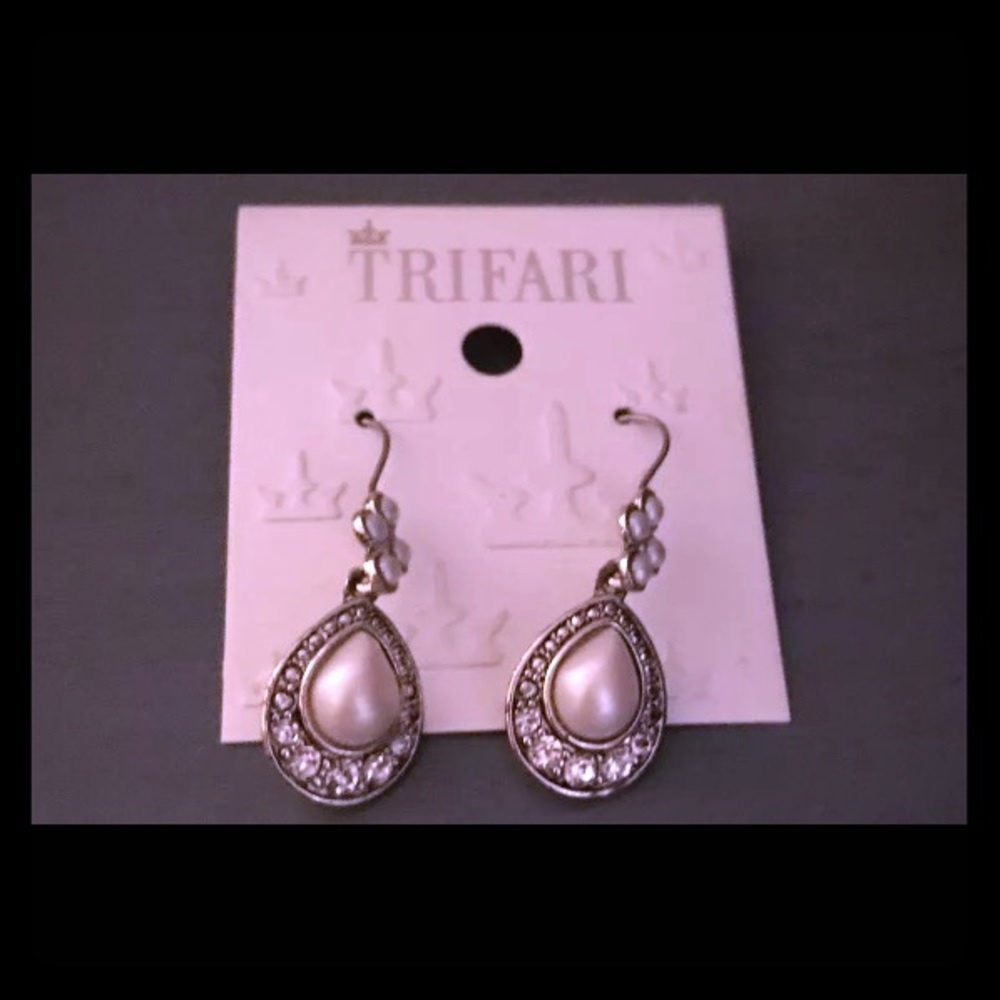 Beautiful Trifari Earrings