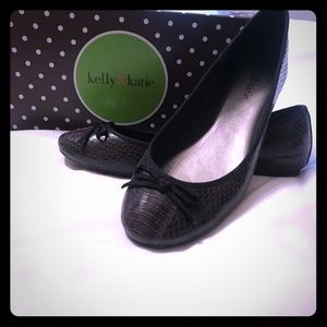 Charcoal ballet flats