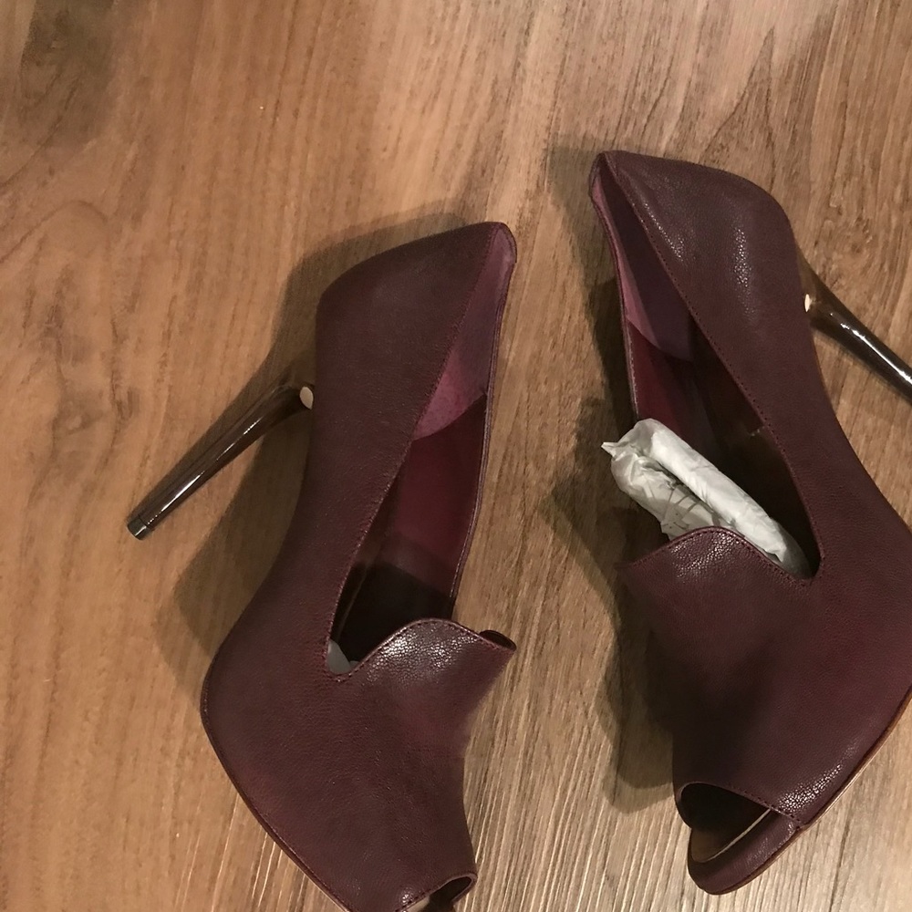 GIvEAWAY PROMOTION - Mahogany. Bordeaux. Burgundy. Maroon.