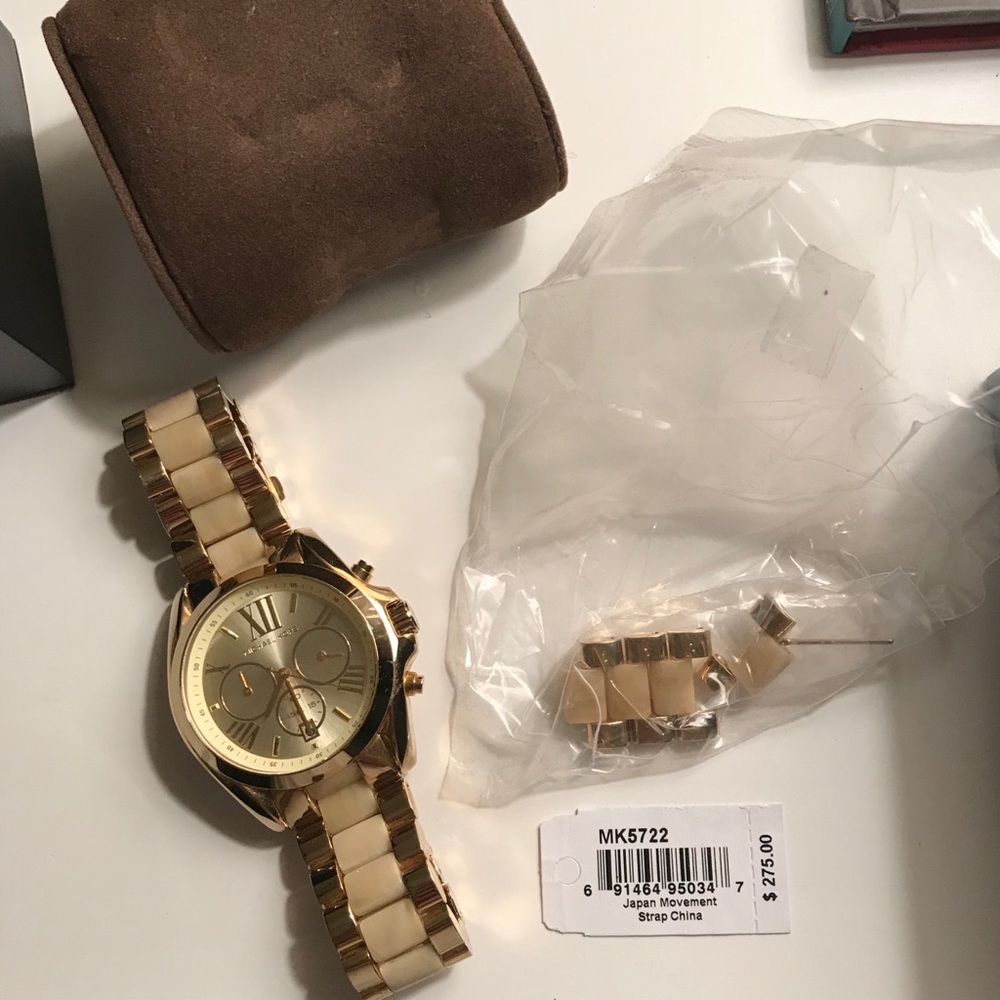 Michael Kors gold and shell watch ⌚️