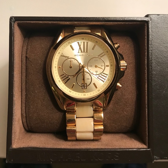 Michael Kors gold and shell watch ⌚️ - Picture 2 of 7