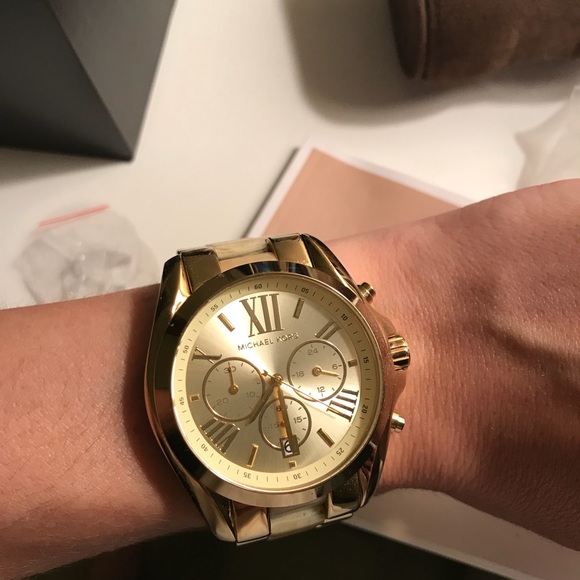 Michael Kors gold and shell watch ⌚️ - Picture 5 of 7
