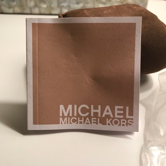 Michael Kors gold and shell watch ⌚️ - Picture 7 of 7