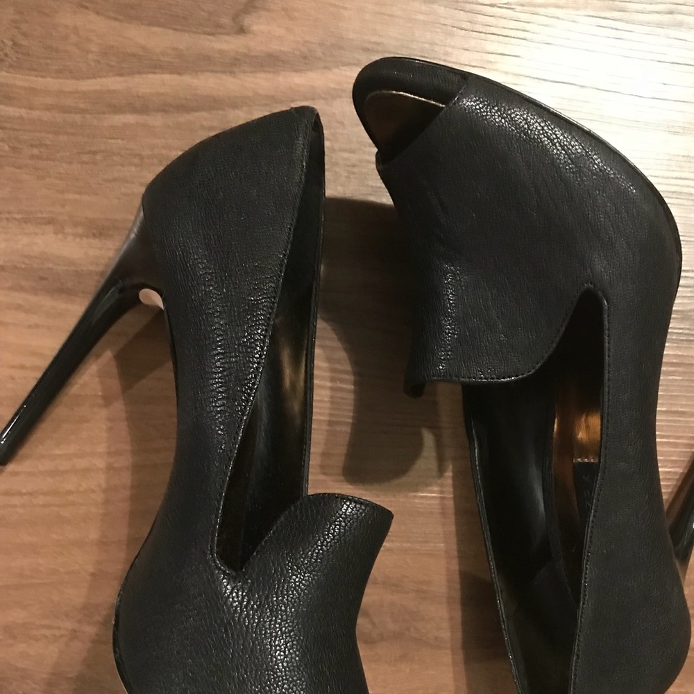 SOLD: Holiday happening shoe