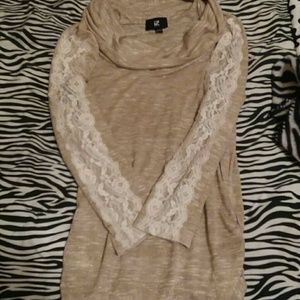 Gold long sleeve shirt with lace sleeves