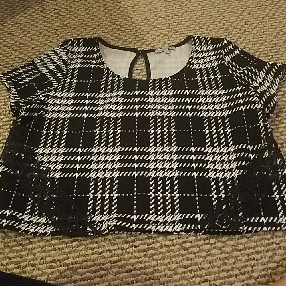 Black and white crop top