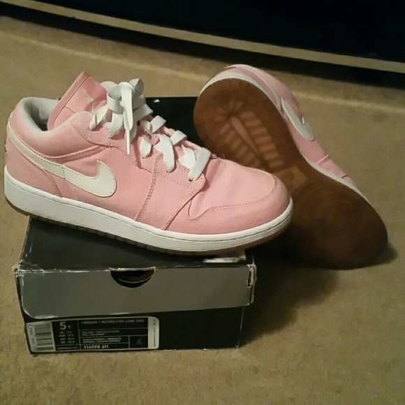 Jordan 1 Retro - Picture 1 of 5