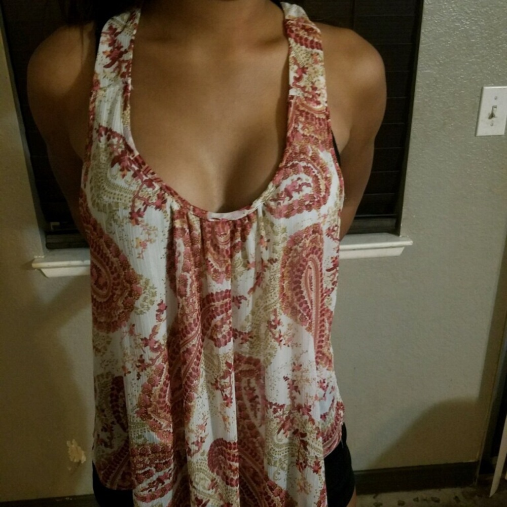 🌺 Top with open back