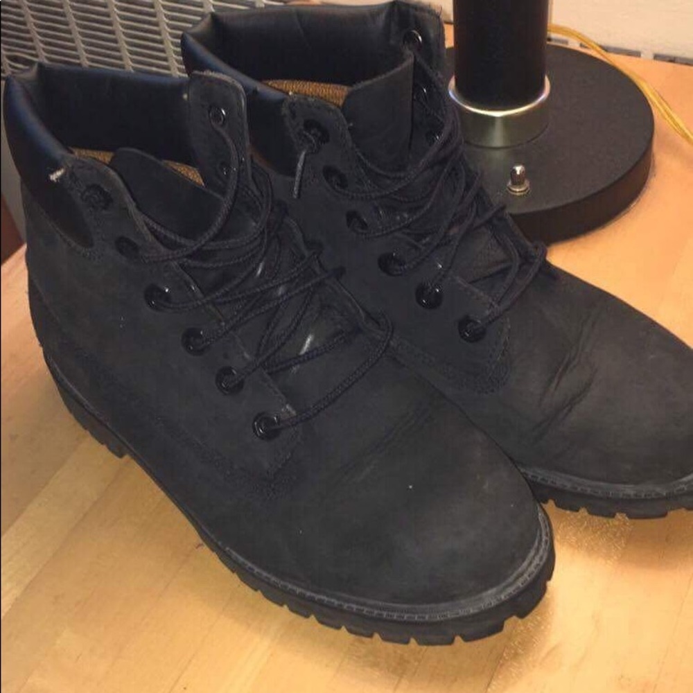 SOLD ‼️ Black Timberlands