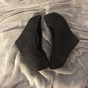 Black wedges!