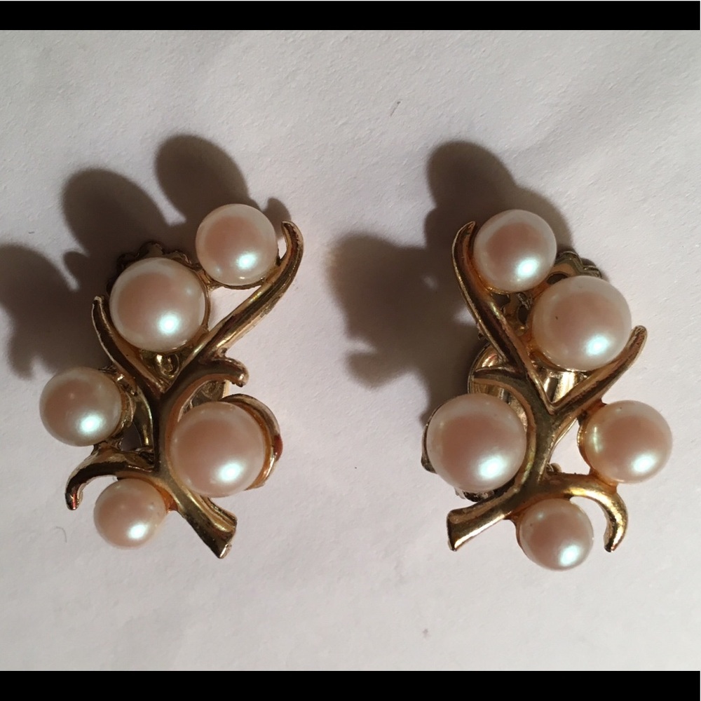 vintage gold and pearl clip earrings