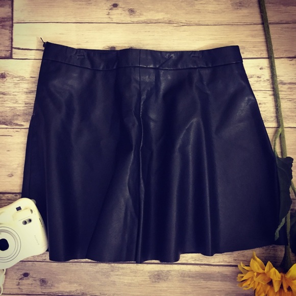 Made Fashion Week vegan leather mini skirt - Picture 1 of 1