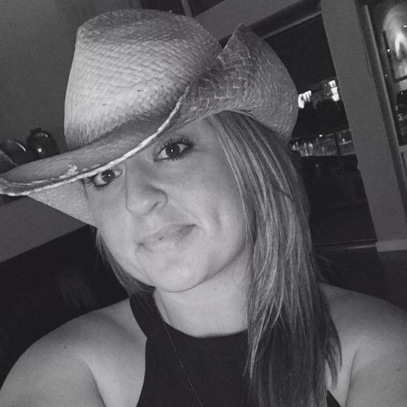 Meet your Posher, Nichole - Picture 1 of 1