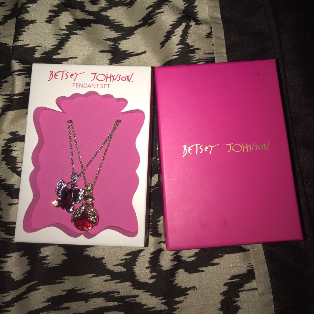 Betsy Johnson Pendent set