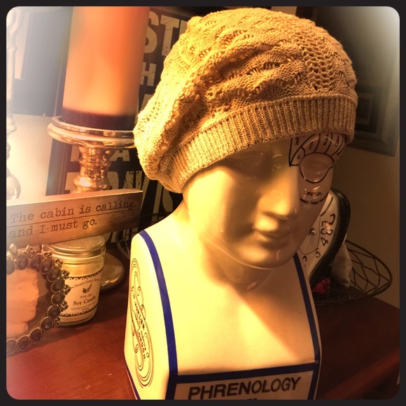 Crocheted slouchy beanie tan - Picture 2 of 3