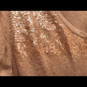 Peach scoop-necked 3/4 sleeve dress.