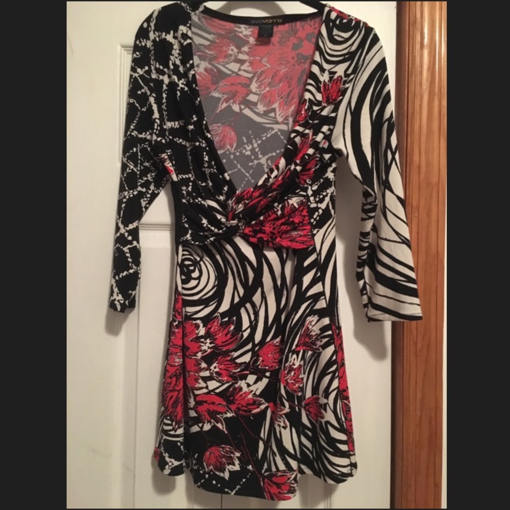 Eva Varro top with a beautiful design. Size Med.