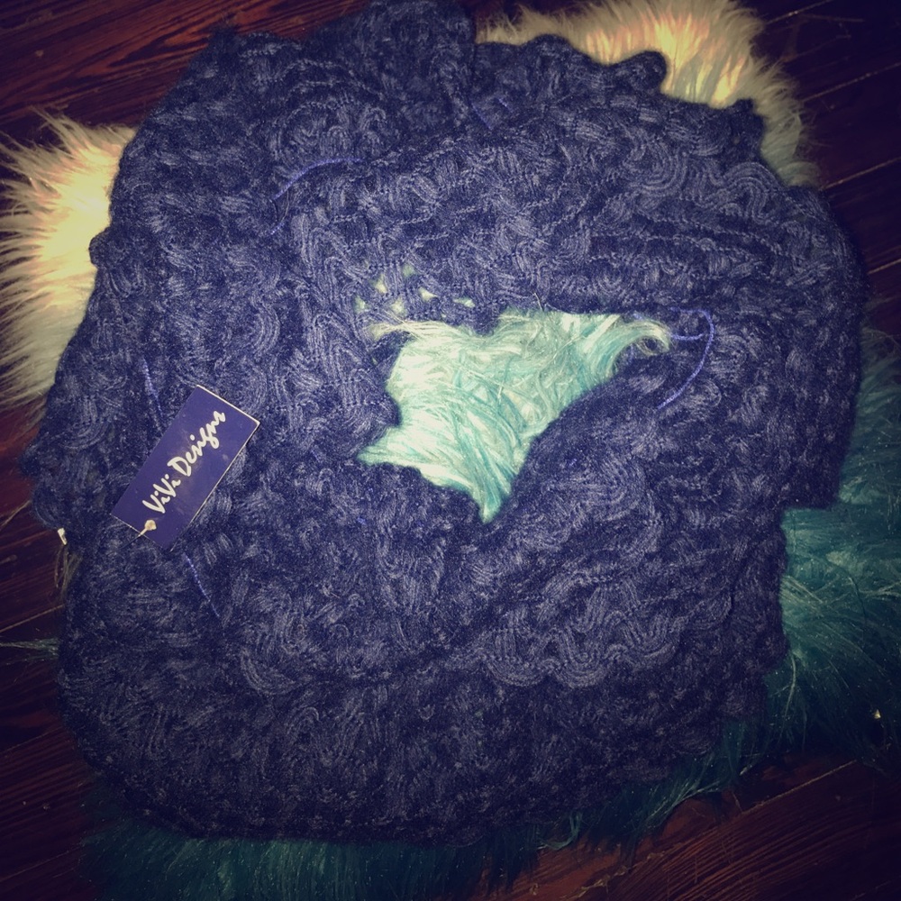 Beautiful Navy Scarf ! 💁🏼