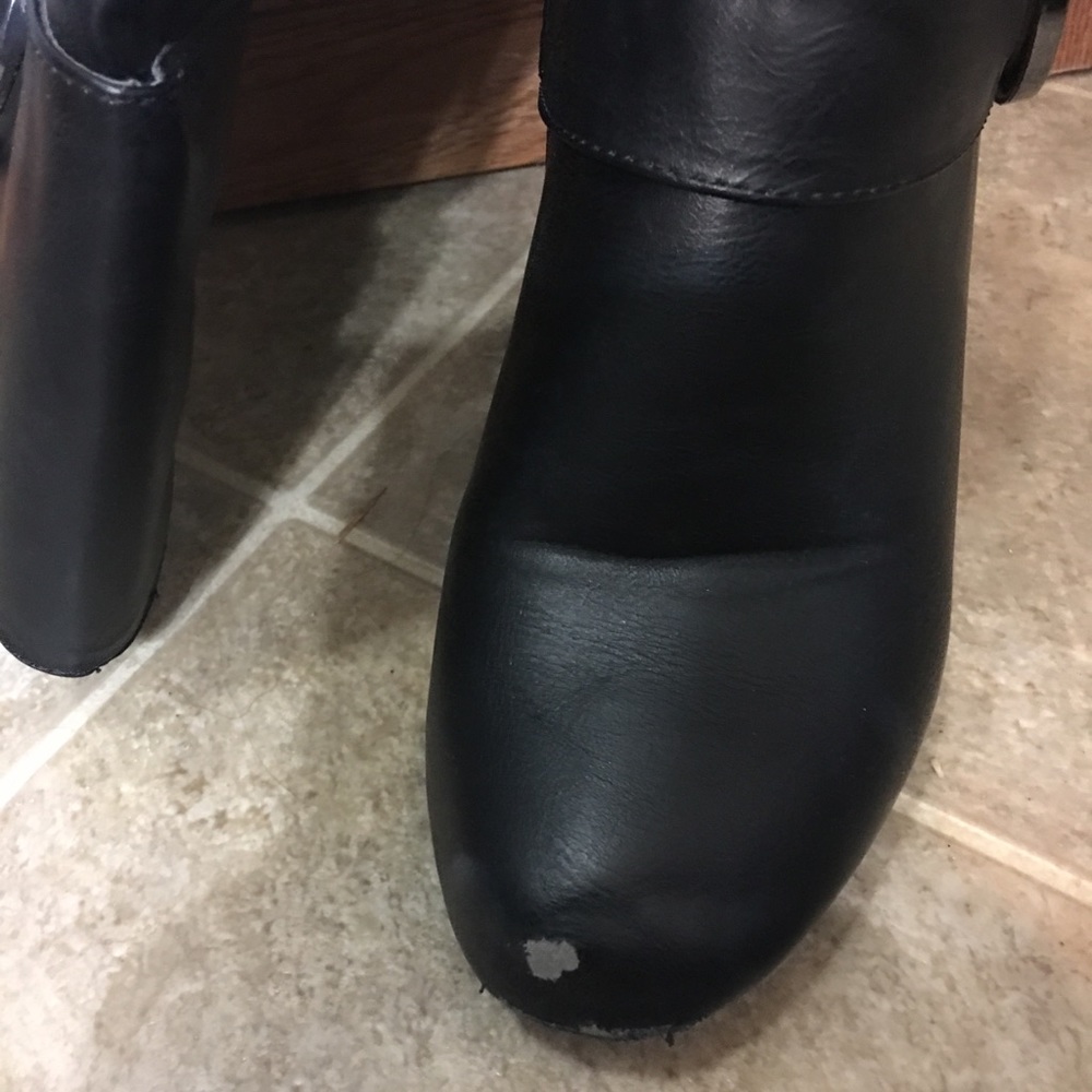 Boots - Picture 3 of 4