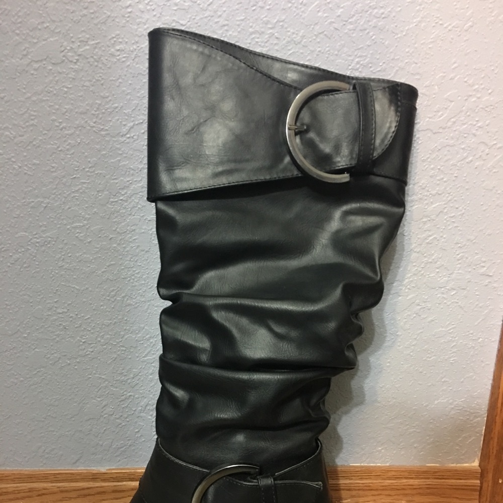 Boots - Picture 4 of 4