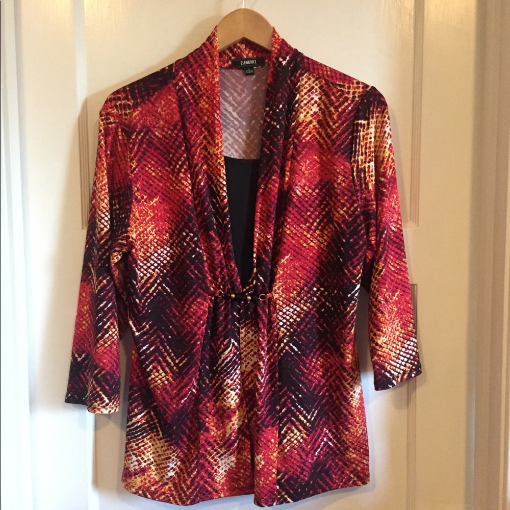 VIBRANT 💕3/4 sleeve snake print blouse!