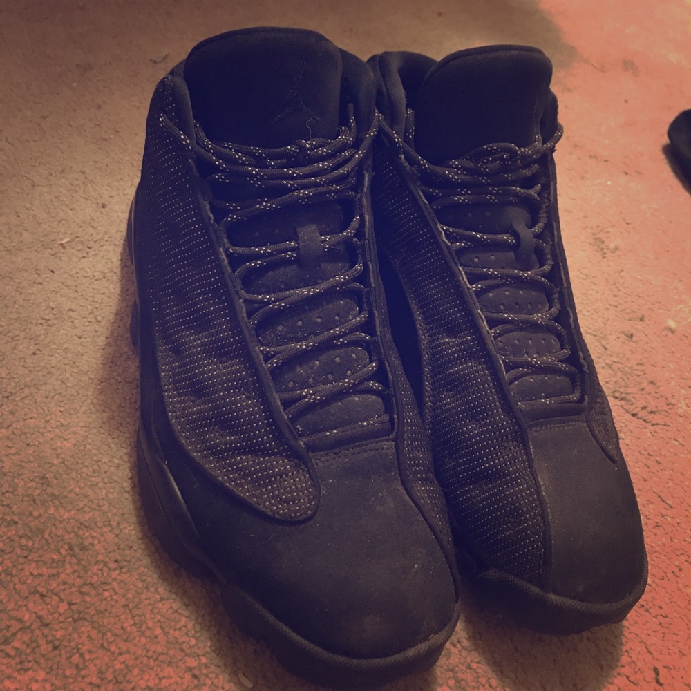13 Retro Black Cat