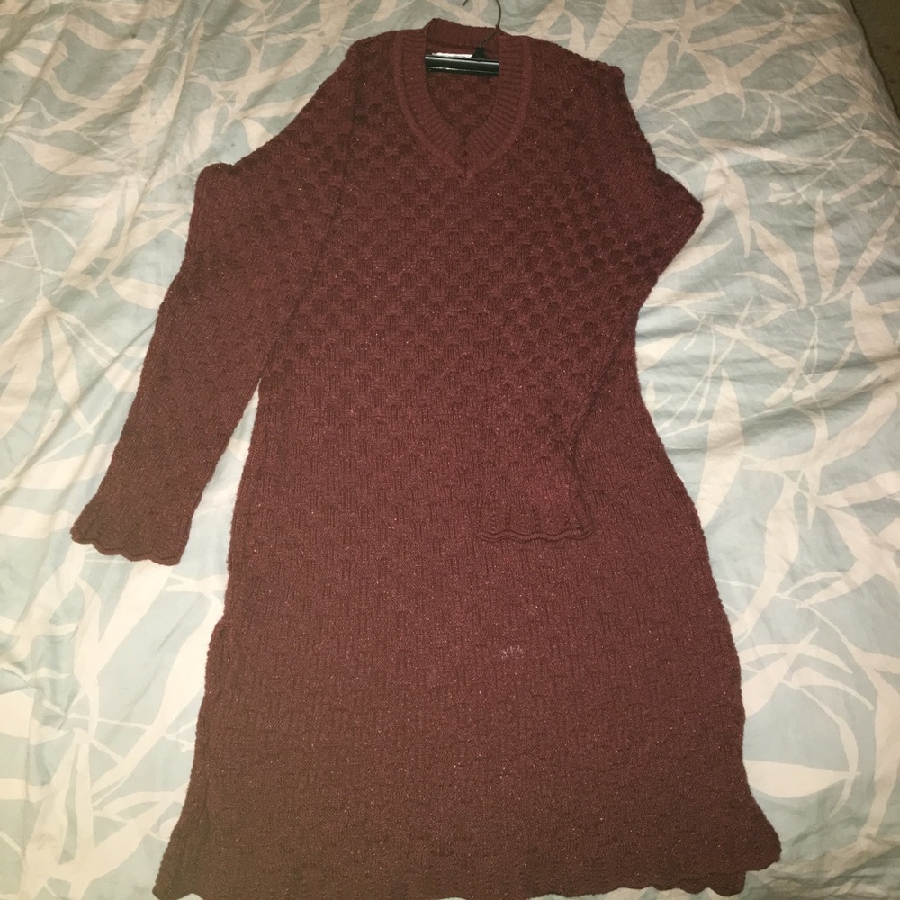 Sweater dress with side skits