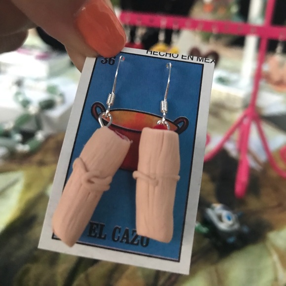 Conchita Earrings - Picture 4 of 5