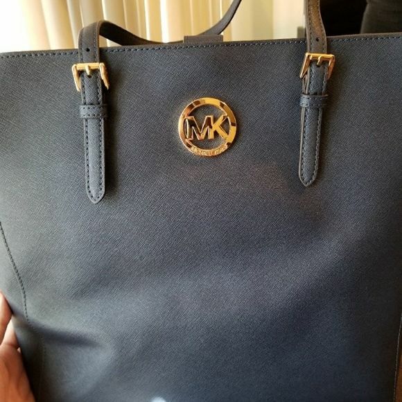 Authentic Michael Kors tote - Picture 1 of 4