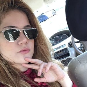 Meet your Posher, Camille