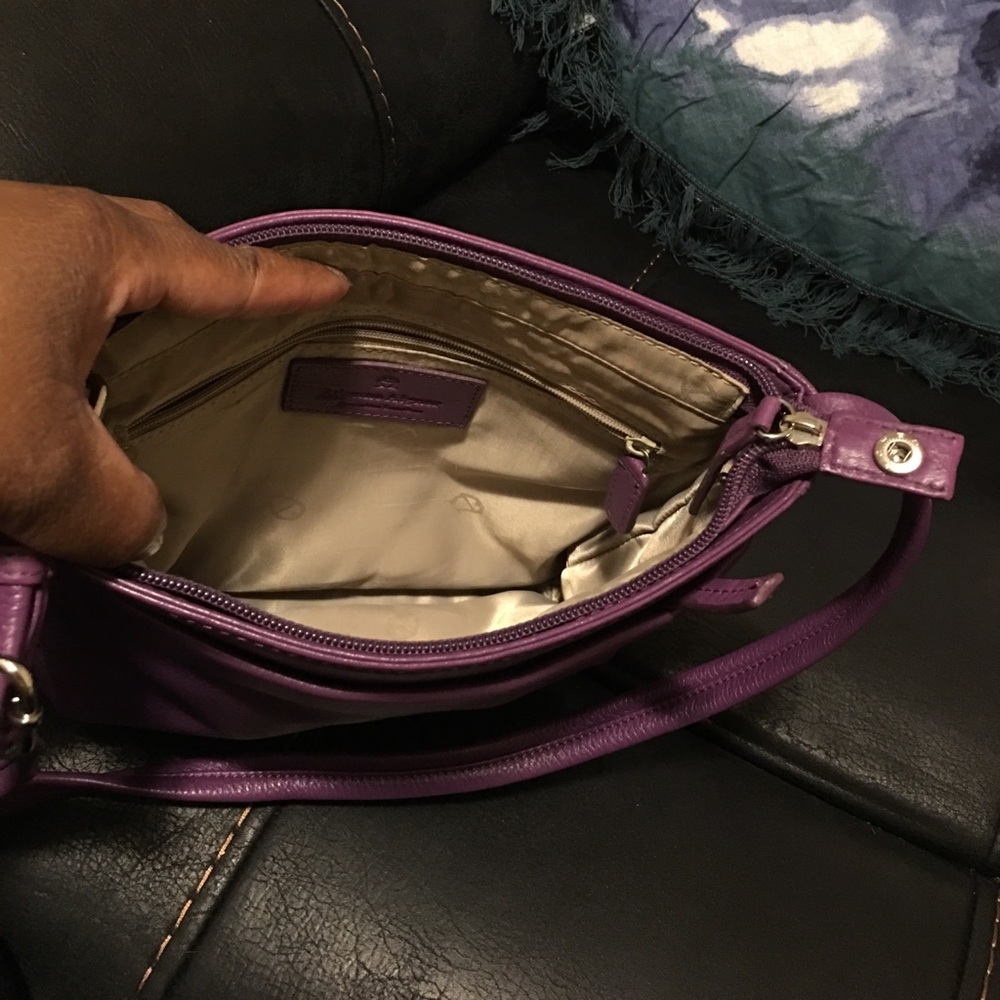 Etienne Aigner purple cross body. - Picture 3 of 8
