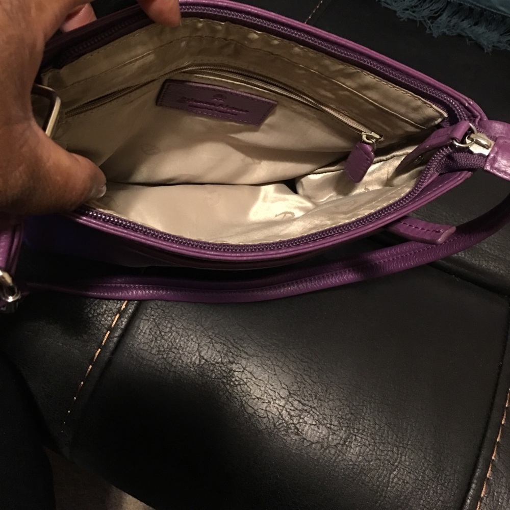 Etienne Aigner purple cross body. - Picture 4 of 8