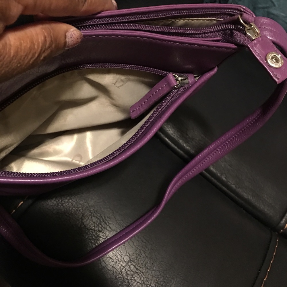 Etienne Aigner purple cross body. - Picture 6 of 8
