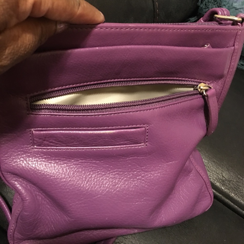 Etienne Aigner purple cross body. - Picture 7 of 8