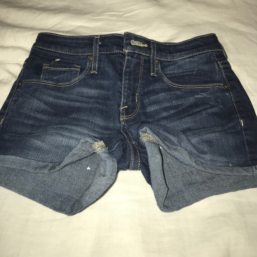 Super cute denim high rise shorts!