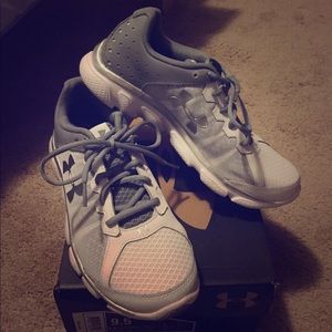 Under Armour 9.5 shoes