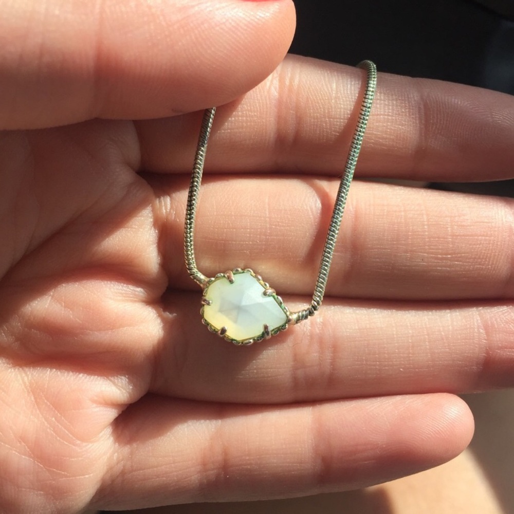 Dainty Kendra Scott Necklace