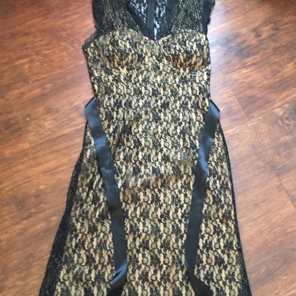 Black and gold lace dress 💋 - Picture 4 of 4