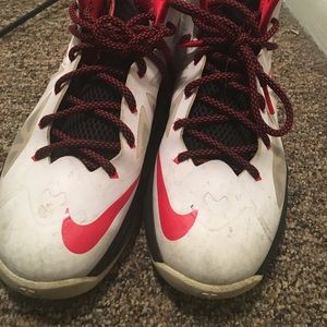 Lebron Sneakers (Boys Size 6)